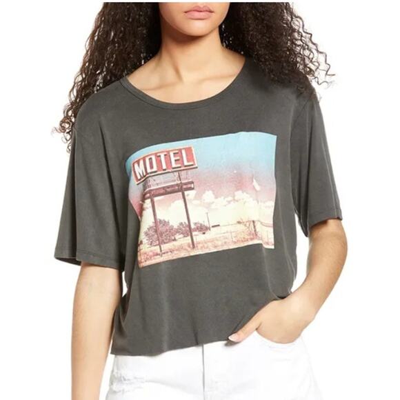 LA LA LAND CREATIVE CO Motel Graphic Crop Tee Raw Hem Scoop Neck Charcoal Size M - Picture 1 of 8